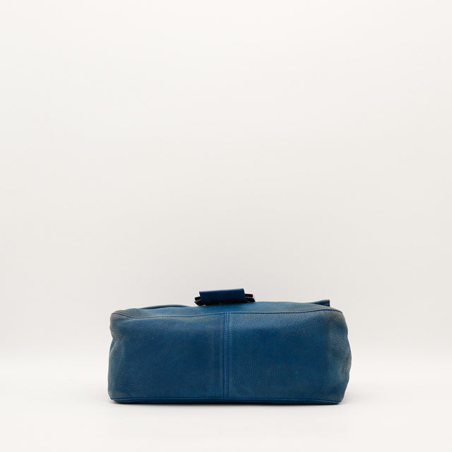Fond du sac Fendi Mamma Baguette cuir bleu occasion authentique — AMANA Vintage