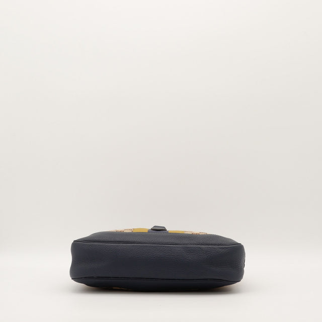 Fond en cuir noir du sac Gucci Jackie occasion authentique — AMANA Vintage