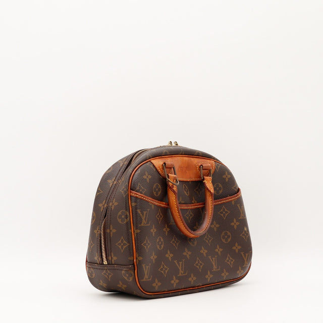 Détail de la poche frontale Louis Vuitton Trouville Toile Monogramme occasion authentique — AMANA Vintage
