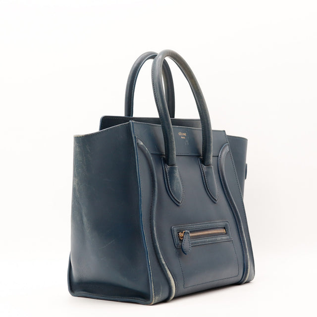 Détail des coins et de la base Céline Luggage Mini cuir bleu marine occasion authentique — AMANA Vintage