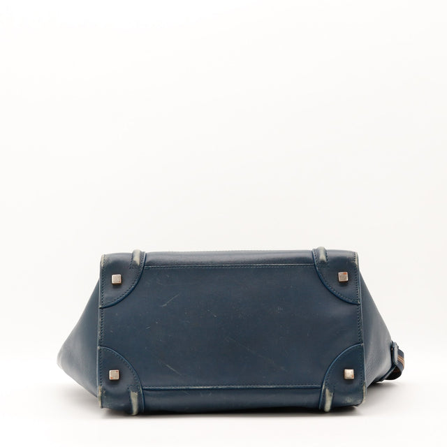 Détail du zip et de la tirette Céline Luggage Mini cuir bleu marine occasion authentique — AMANA Vintage