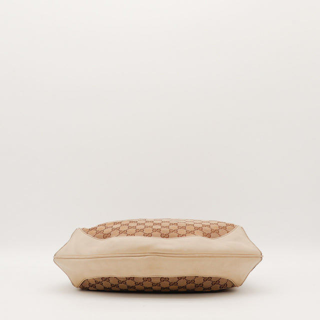 Sac Gucci Hobo Bambou vue du dessous base en cuir ivoire occasion authentique — AMANA Vintage