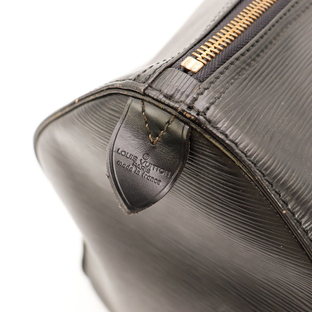 Detail porte-etiquette Louis Vuitton Keepall 45 Epi Noir — AMANA Vintage
