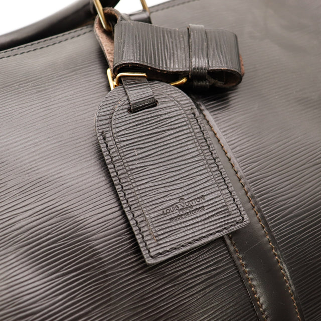 Detail griffures sur le corps Louis Vuitton Keepall 45 Epi Noir — AMANA Vintage