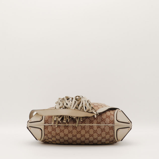 Sac Gucci Indy Hobo vue du dessous coins cuir crème occasion authentique — AMANA Vintage