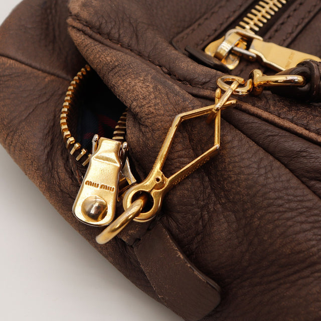 Vue du fond Miu Miu Bowler cuir de chèvre grainé marron bronze occasion authentique — AMANA Vintage