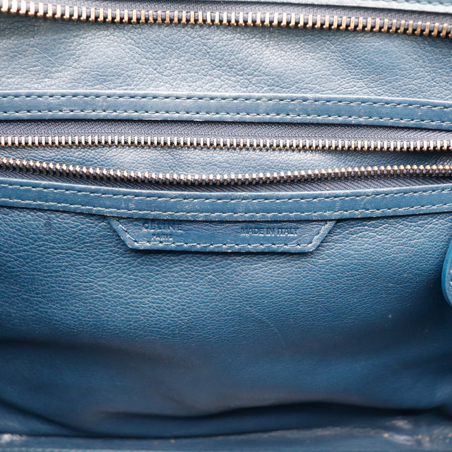 Détail de l'estampille Céline Luggage Mini cuir bleu marine occasion authentique — AMANA Vintage