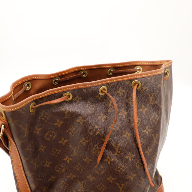 Détail de la ficelle de serrage Louis Vuitton Noé Toile Monogramme occasion authentique — AMANA Vintage