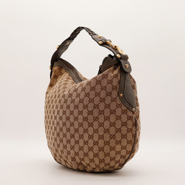 Vue de trois-quarts gauche Gucci Hobo Horsebit anse tressée fermoir horsebit doré — AMANA Vintage
