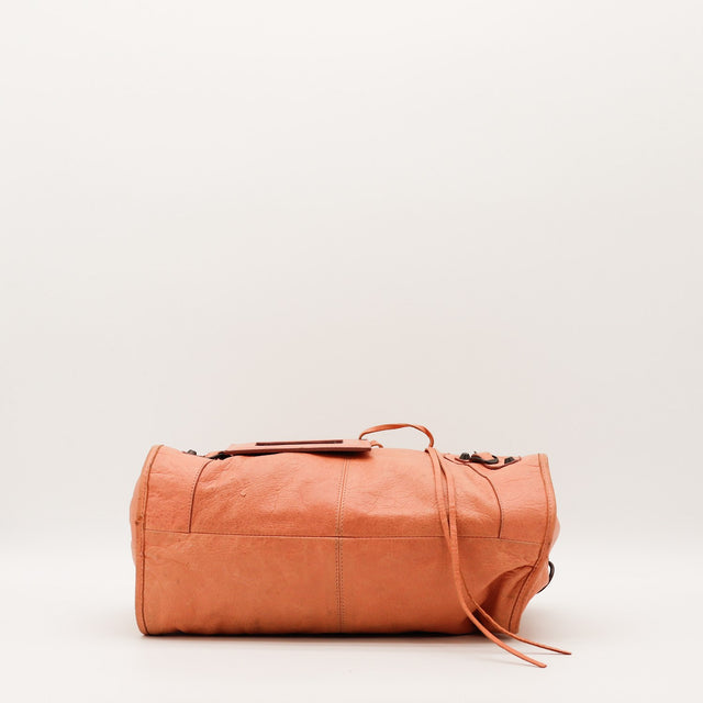 Sac Balenciaga vue du dessous cuir rose saumon occasion authentique — AMANA Vintage