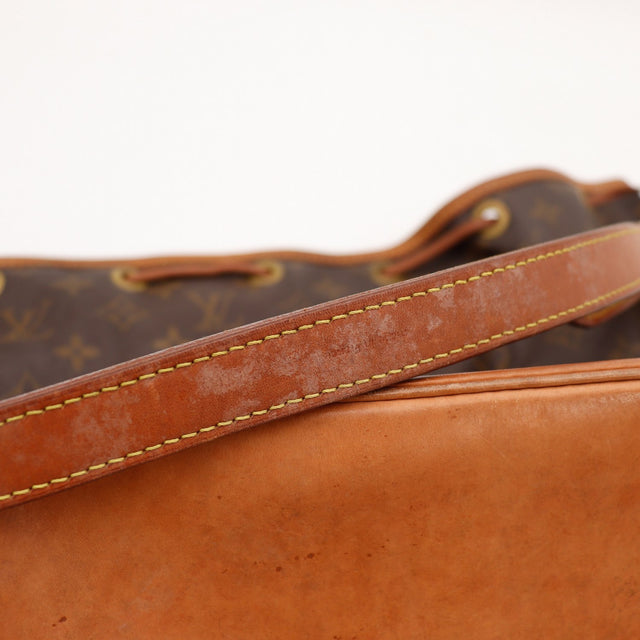 Vue du fond Louis Vuitton Noé Toile Monogramme occasion authentique — AMANA Vintage