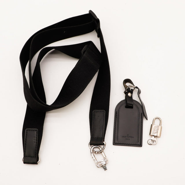 Detail crochets bandouliere Louis Vuitton argentes porte-documents Damier Graphite — AMANA Vintage