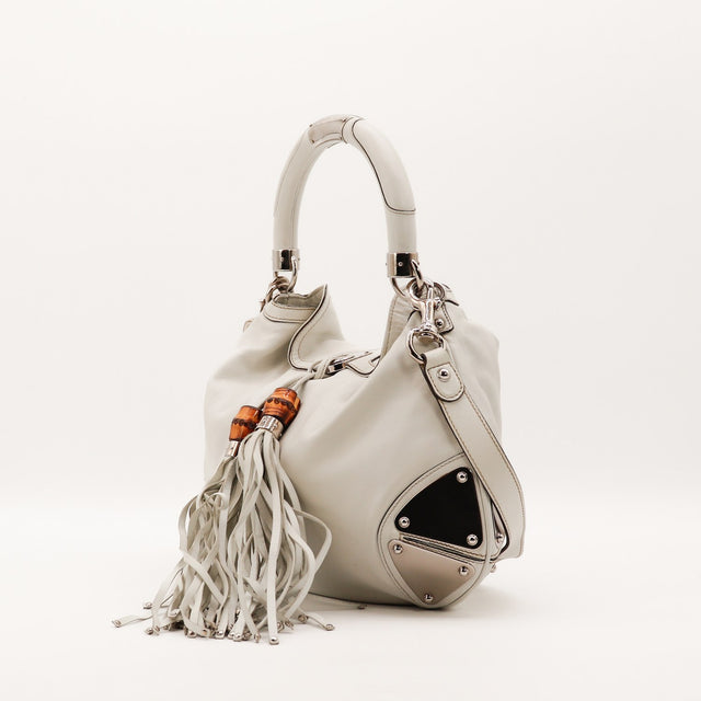 Sac Gucci Indy Hobo cuir ivoire vue de trois quarts avec bandoulière — AMANA Vintage