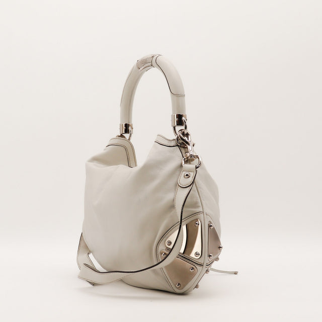 Sac Gucci Indy Hobo cuir ivoire vue de côté plaque métallique — AMANA Vintage