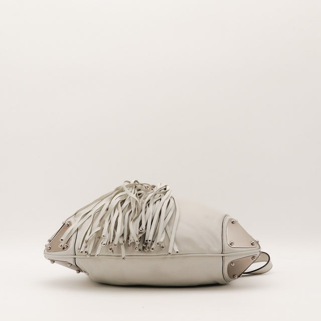 Sac Gucci Indy Hobo vue du dessous pompons cuir et clous argentés — AMANA Vintage