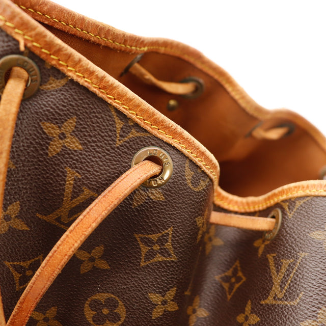 Détail de la ficelle coulissante Louis Vuitton Noé Toile Monogramme occasion authentique — AMANA Vintage