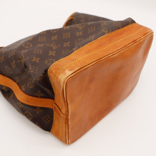 Vue du fond Louis Vuitton Noé Toile Monogramme occasion authentique — AMANA Vintage