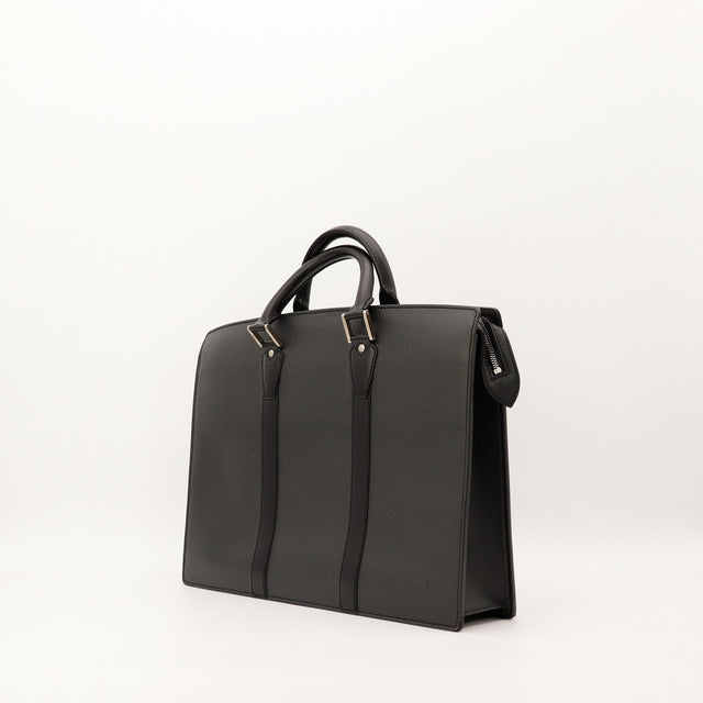 Porte-Documents Rosan Louis Vuitton cuir Taïga noir vue de trois quarts occasion — AMANA Vintage