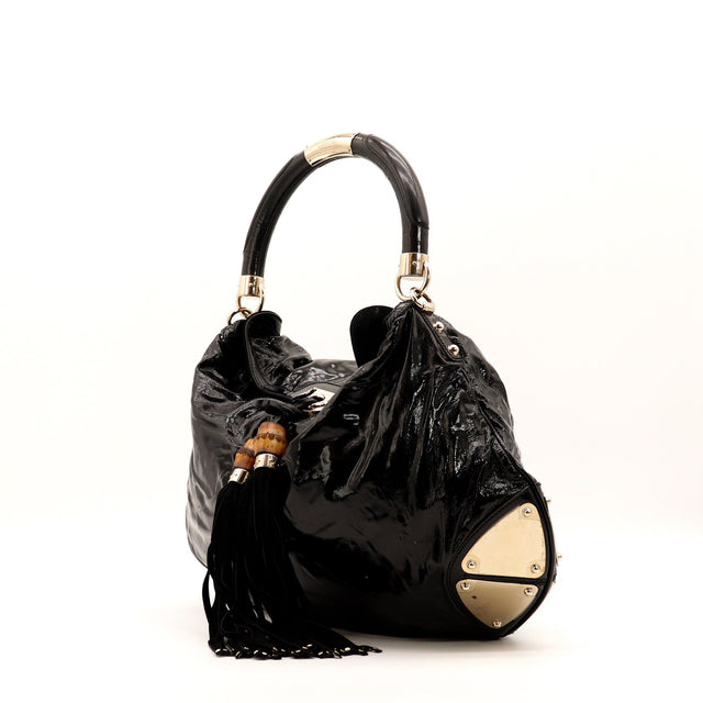 Sac Gucci Indy Hobo cuir verni noir pampilles bambou vue de trois quarts occasion authentique — AMANA Vintage
