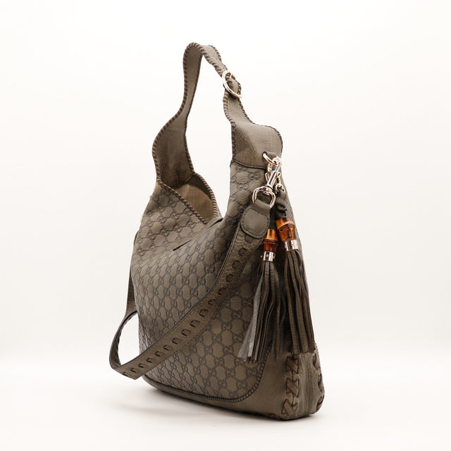 Sac Gucci New Jackie vue trois quarts pompons bambou occasion authentique — AMANA Vintage