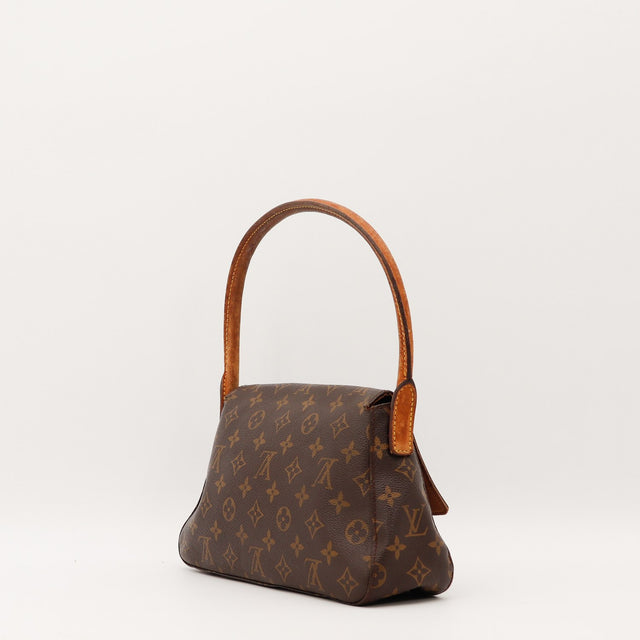 Détail des coutures de l'anse Louis Vuitton Mini Looping Toile Monogramme occasion authentique — AMANA Vintage