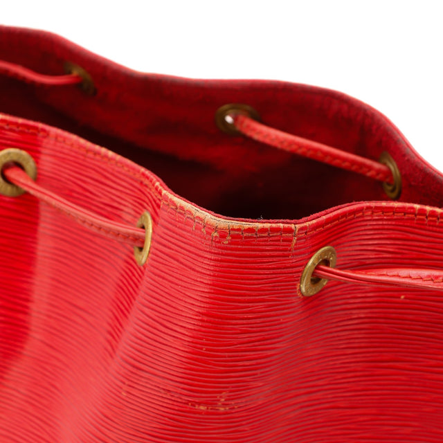 Intérieur doublure daim rouge Louis Vuitton Petit Noé Épi — AMANA Vintage