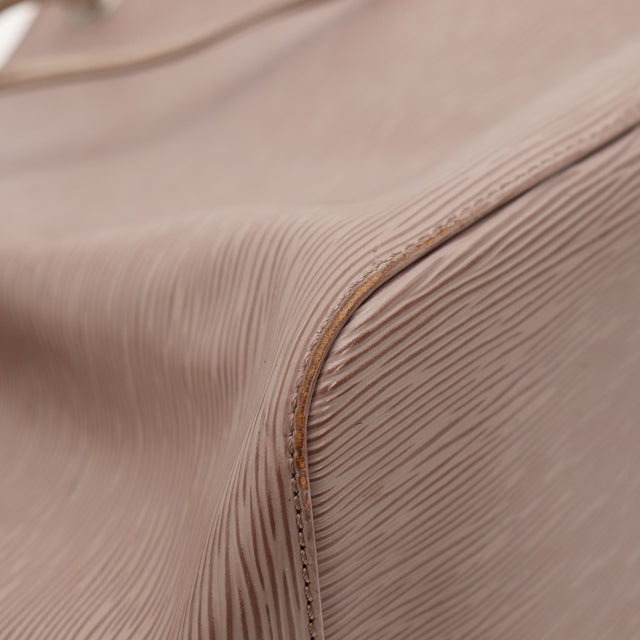 Détail bords et coutures cuir Épi Louis Vuitton Petit Noé — AMANA Vintage