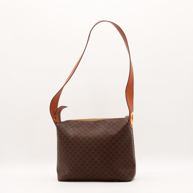 Vue de profil Céline Hobo Macadam toile Macadam marron occasion authentique — AMANA Vintage