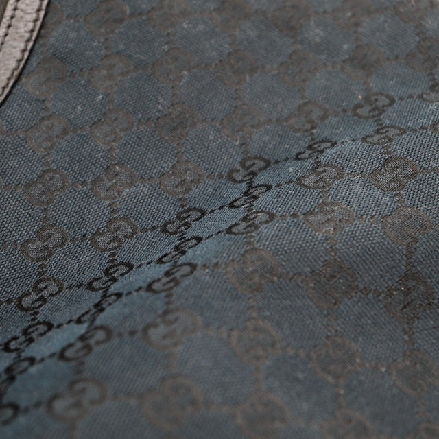Détail toile monogrammée noire Gucci Hobo Demi Lune — AMANA Vintage