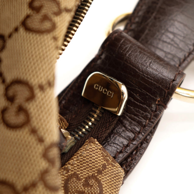 Détail fermeture éclair et anneau doré sac Gucci Hobo occasion authentique — AMANA Vintage