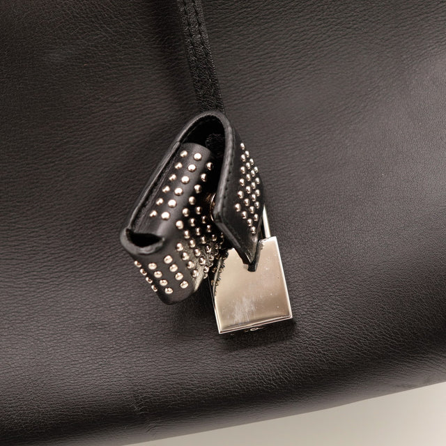 Détail cadenas clouté argenté Sac de Jour Saint Laurent — AMANA Vintage