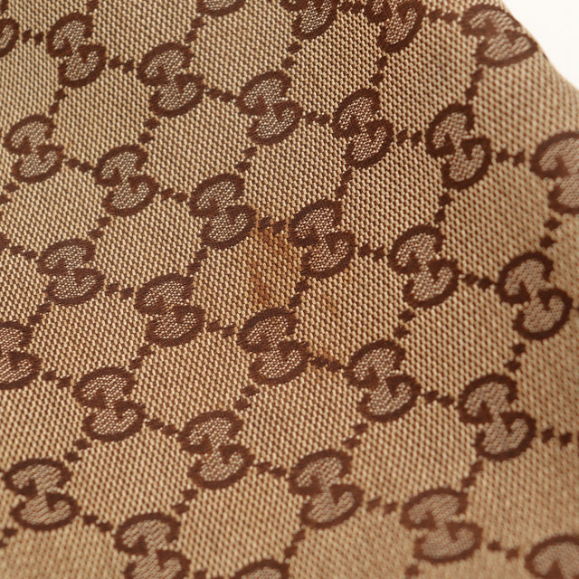 Détail tache sur la toile monogrammée Gucci Hobo Bambou occasion authentique — AMANA Vintage