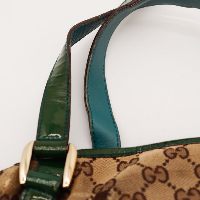 Détail anses en cuir verni vert Gucci Hobo — AMANA Vintage