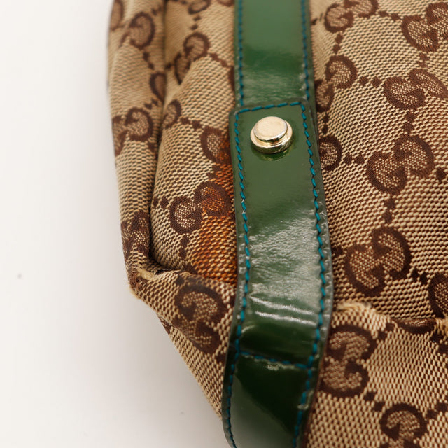 Détail tache sur la toile monogrammée bas du sac Gucci Hobo — AMANA Vintage