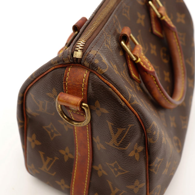 Détail anneau latéral et lisérés cuir Louis Vuitton Speedy 25 — AMANA Vintage