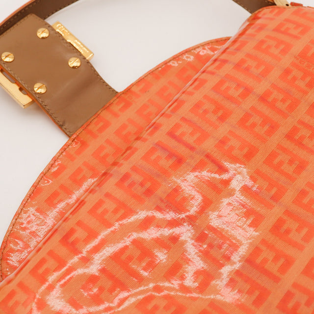 Détail marques du revêtement enduit sac Fendi Zucchino rouge occasion authentique — AMANA Vintage