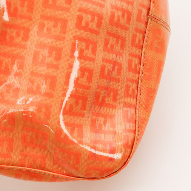 Détail coin et toile Zucchino enduite sac Fendi rouge occasion authentique — AMANA Vintage