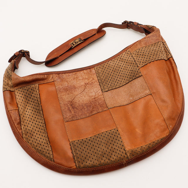 Sac Dior Hobo Patchwork vue à plat avec épaulette occasion authentique — AMANA Vintage