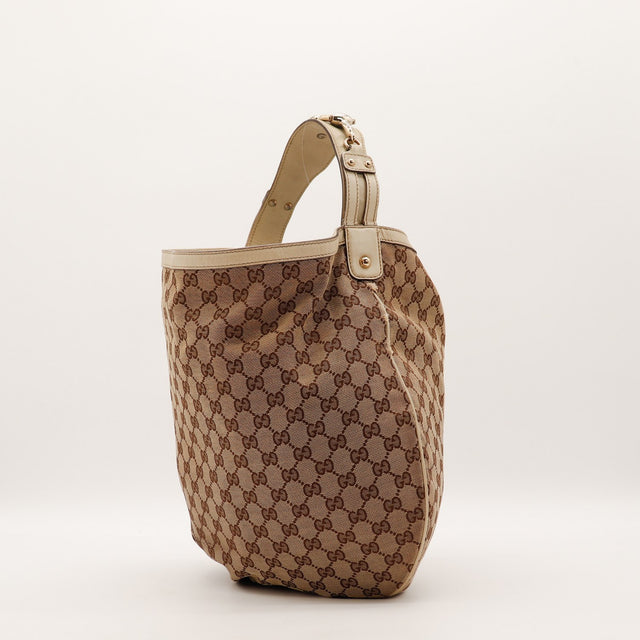 Détail des bordures Gucci Hobo Horsebit toile monogrammée beige occasion authentique — AMANA Vintage