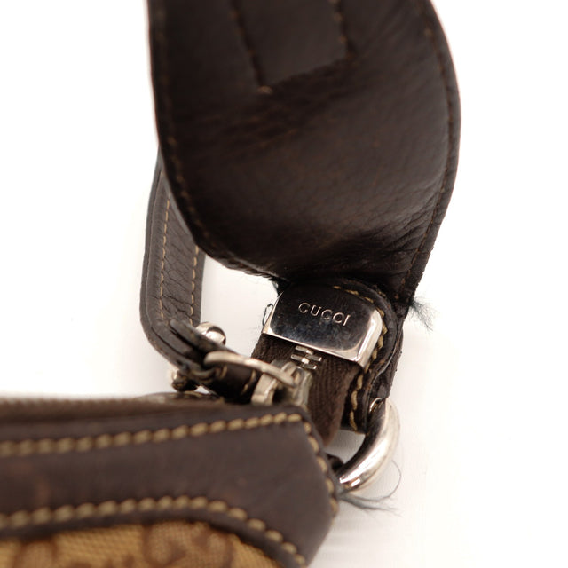 Détail attache anse cuir et argenterie Gucci Hobo occasion authentique — AMANA Vintage