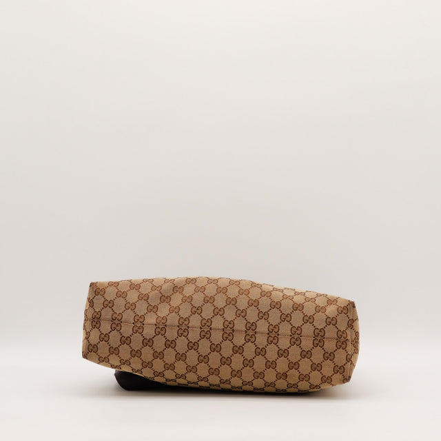 Détail de l'argenterie et du mors Gucci Hobo Horsebit occasion authentique — AMANA Vintage