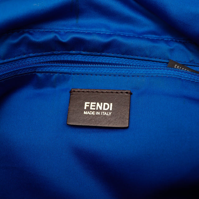 Intérieur doublure satin bleue et étiquette Fendi Made in Italy — AMANA Vintage