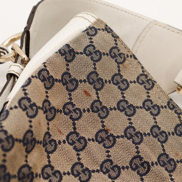 Détail taches sur la toile monogrammée sac Gucci Hobo Web — AMANA Vintage