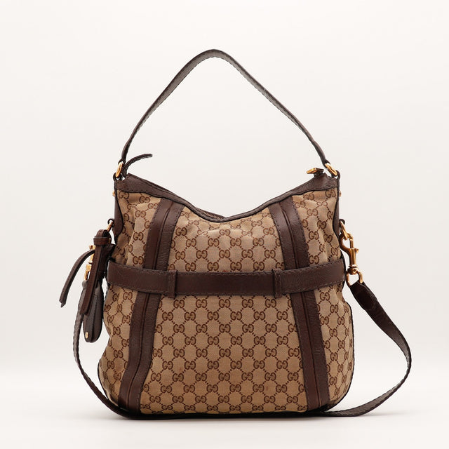 Détail de la boucle dorée Gucci Hobo toile monogrammée occasion authentique — AMANA Vintage
