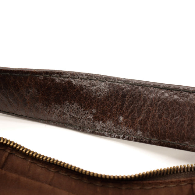 Détail anse cuir usée sac Gucci Hobo occasion authentique — AMANA Vintage
