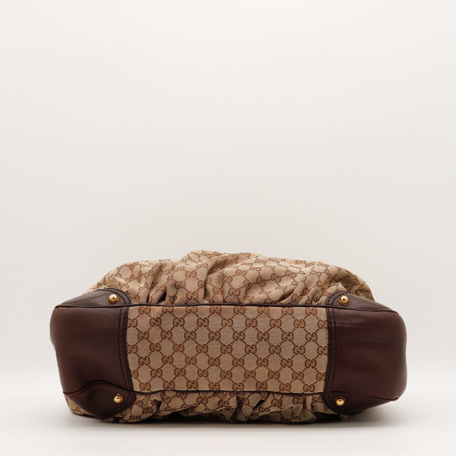 Détail du mors doré Gucci Hobo Horsebit toile monogrammée occasion authentique — AMANA Vintage