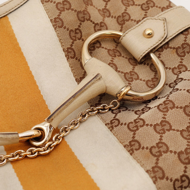 Détail cuir ivoire et chaîne dorée sac Gucci Hobo Horsebit occasion authentique — AMANA Vintage