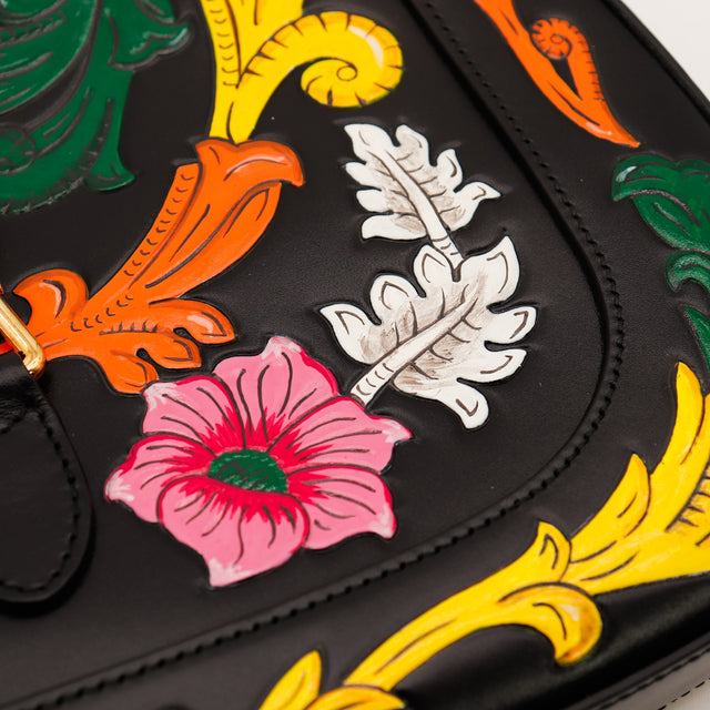 Détail appliqués fleurs peints à la main Gucci Jackie — AMANA Vintage