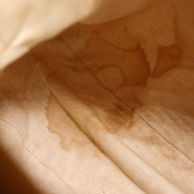 Détail traces sur la doublure intérieure du sac seau Gucci — AMANA Vintage