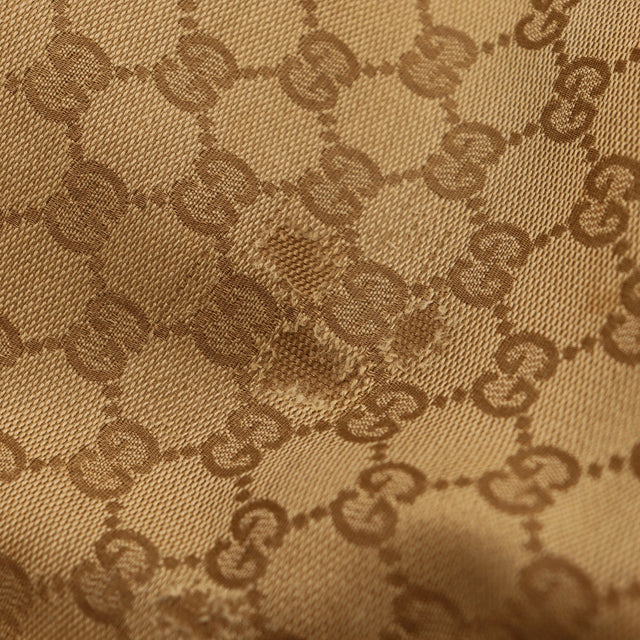 Détail toile monogrammée Gucci marque d'usage — AMANA Vintage